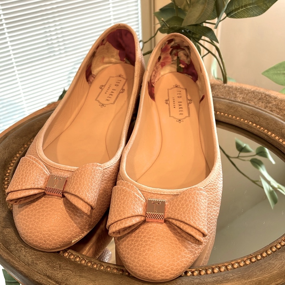 Ted Baker Pebbled Leather round toe flats with bows in a light pink